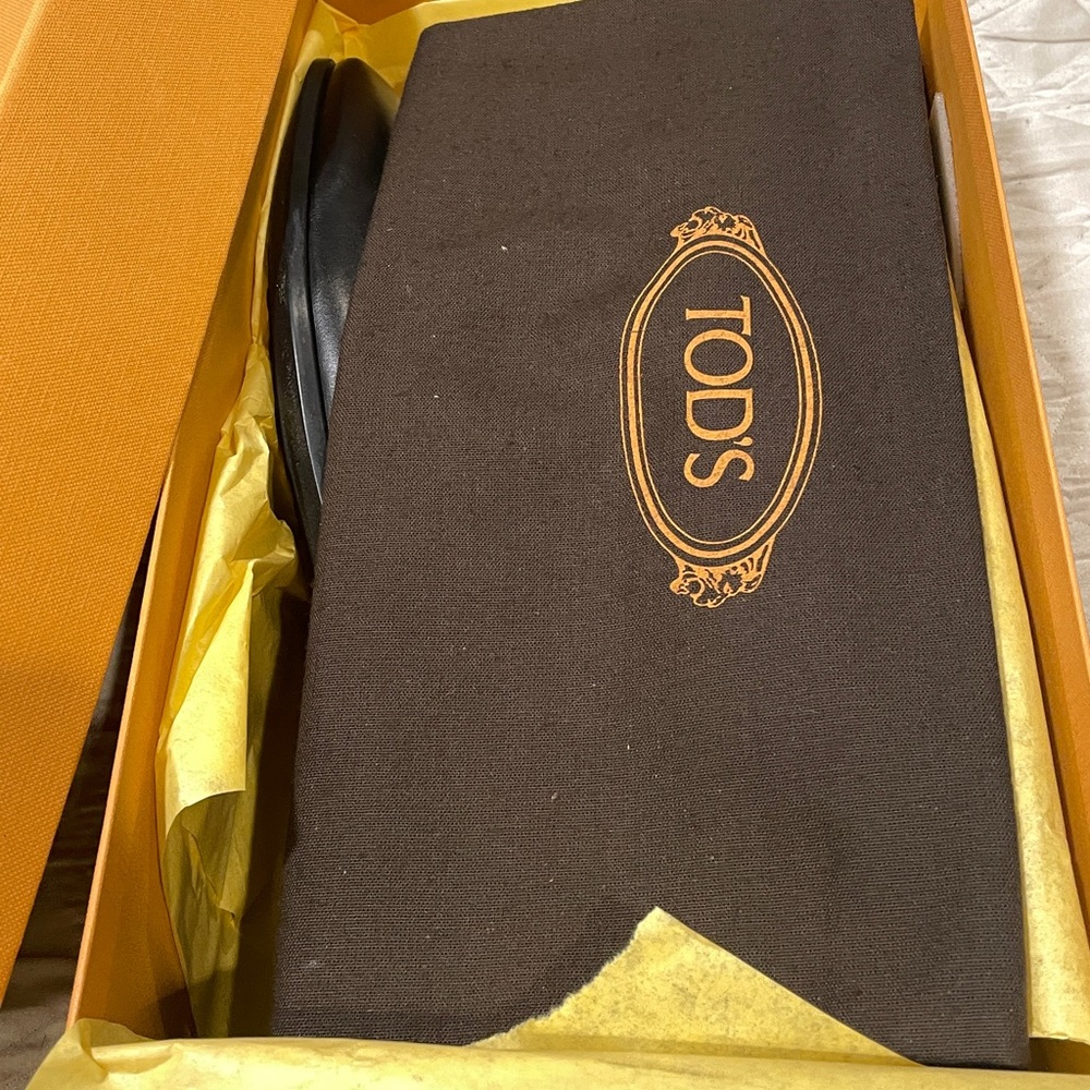 Tod’s Men’s Slip-on Black Loafer Shoes - Picture 5 of 6
